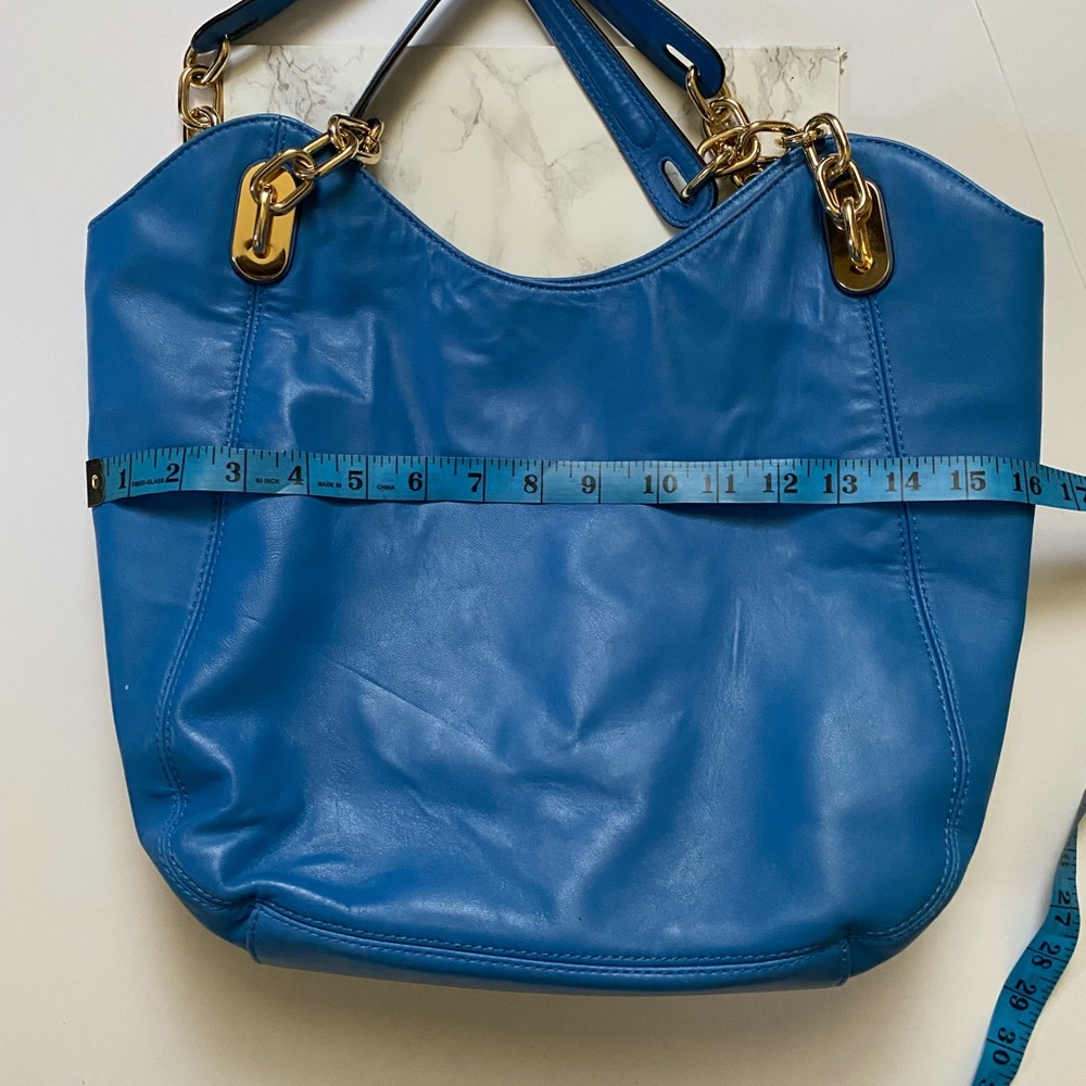Michael Kors Lilly Heritage blue large tote , leather with gold chain straps. - Picture 8 of 8
